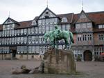 Stadtmarkt mit Reiterdenkmal